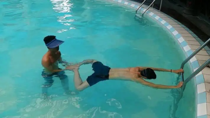 bơi lội Những môn nên và không nên tập cho bệnh nhân bị đau lưng