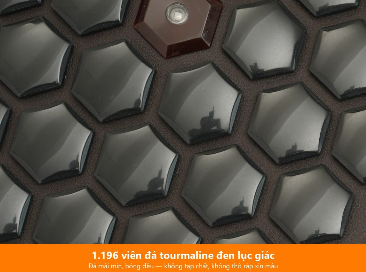 Cận cảnh đá tourmaline đen