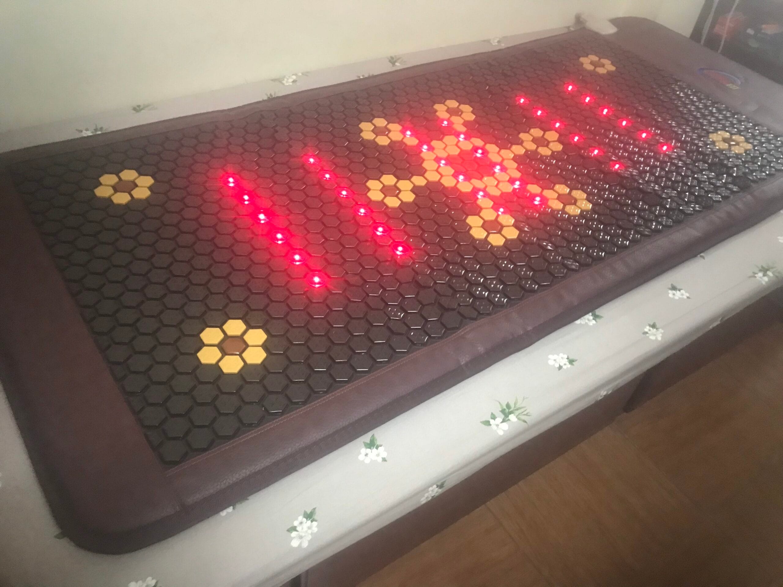 Thảm đá nóng hồng ngoại bật đèn photon hỗ trợ nâng thân nhiệt