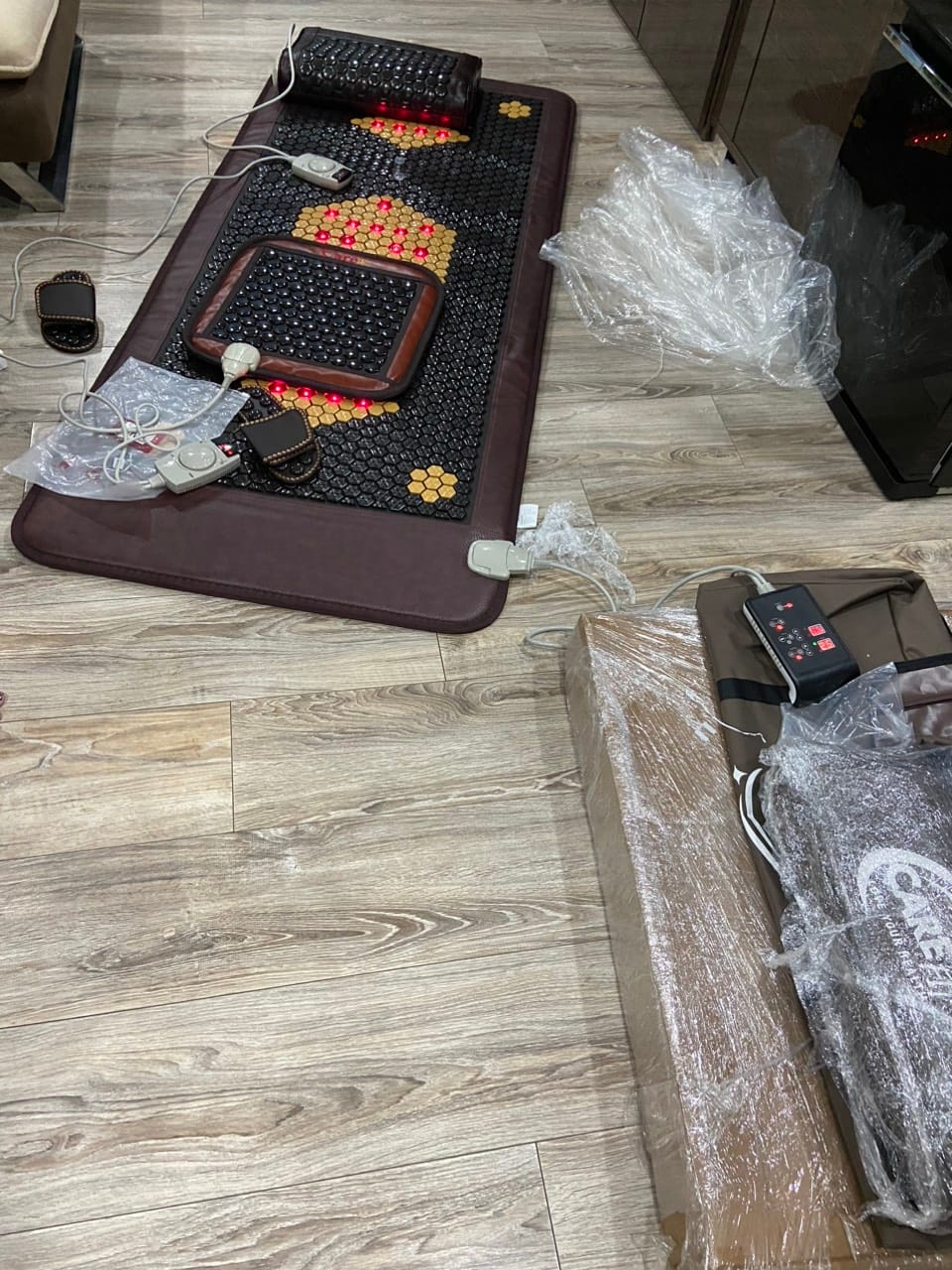 5 Cách Giữ Ấm Cơ Thể Hiệu Quả Cho Người Thể Hàn Thảm đá nóng hồng ngoại làm ấm sâu cho người thể hàn