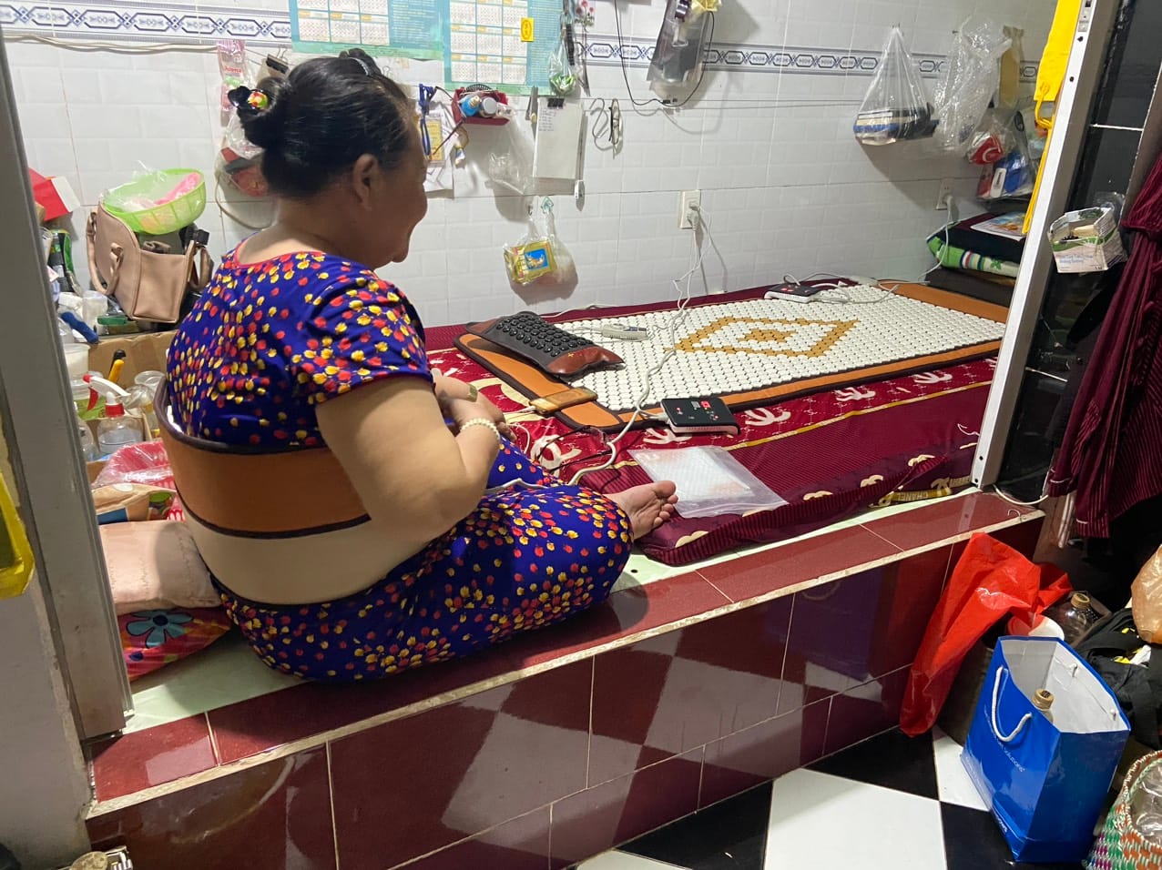 Khách hàng dùng đai đá nóng mỗi ngày
